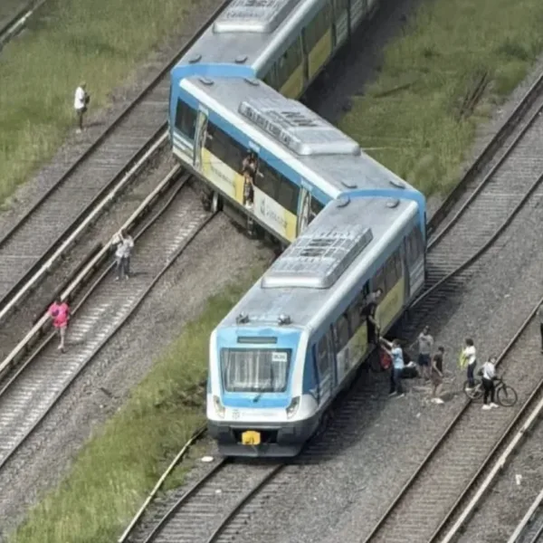Descarrilaron tres vagones de una formación del Tren Sarmiento: al menos 20 heridos